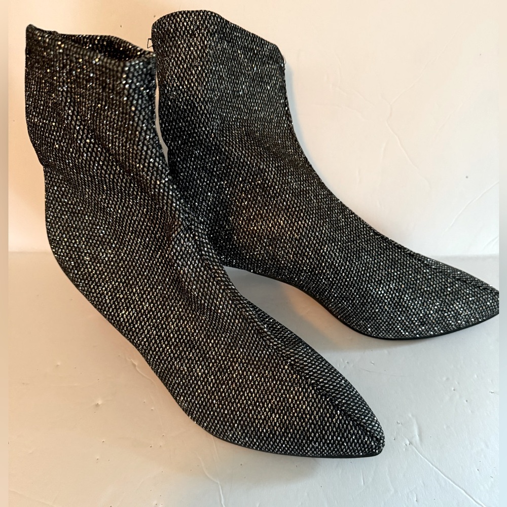 Woman’s NWO tags ankle boots size 9/9.5